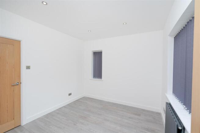 4 bed Semi-Detached for sale Image 11