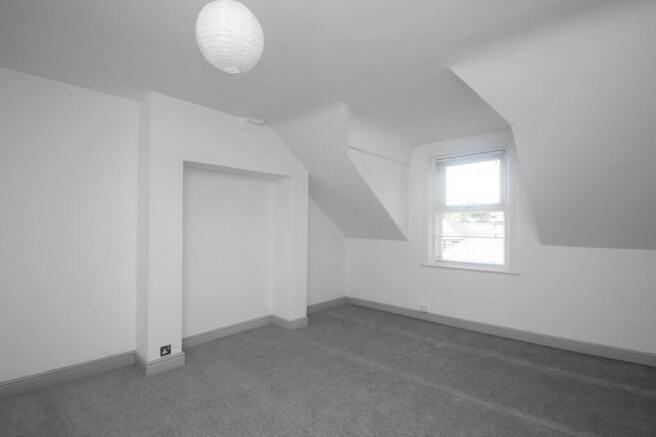 3 bed Flat to rent Image 6