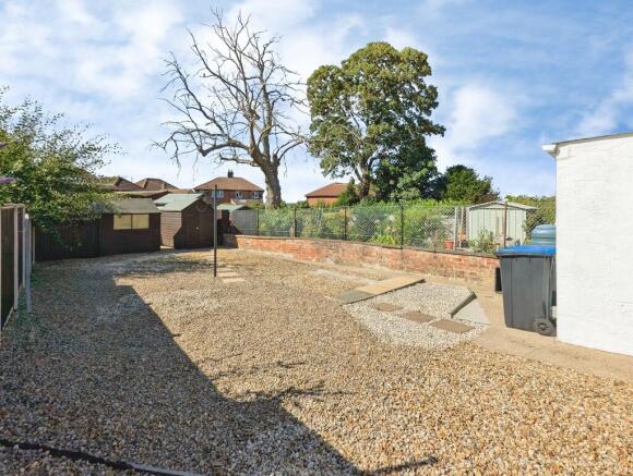 2 bed Semi-Detached Bungalow to rent Image 11