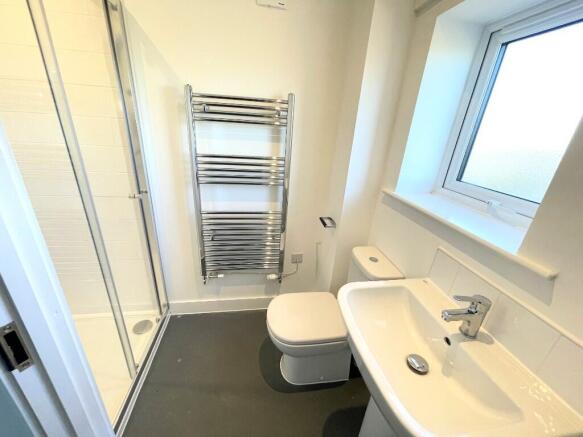 3 bed Semi-Detached to rent Image 8