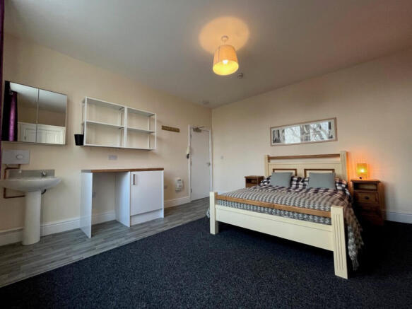 1 bed House Share to rent Image 5