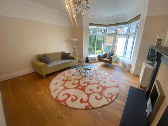 4 bed Detached to rent Image 8