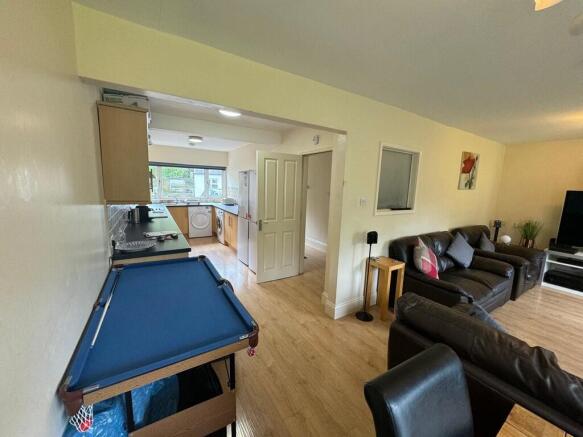 1 bed House Share to rent Image 4
