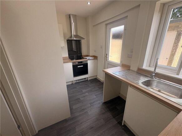 3 bed Semi-Detached to rent Image 7