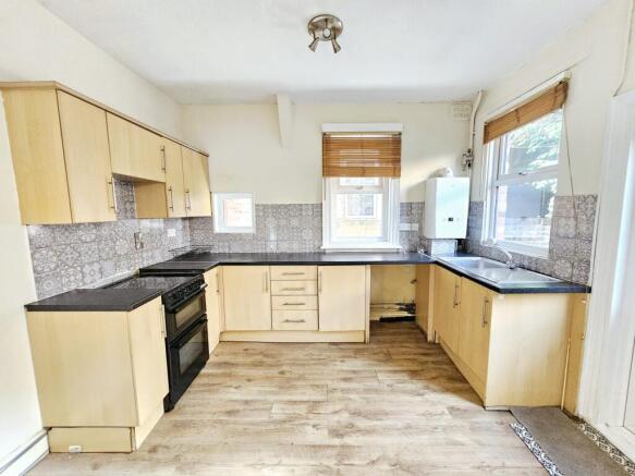 3 bed Semi-Detached for sale Image 5