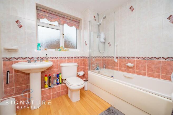 Family Bathroom/WC