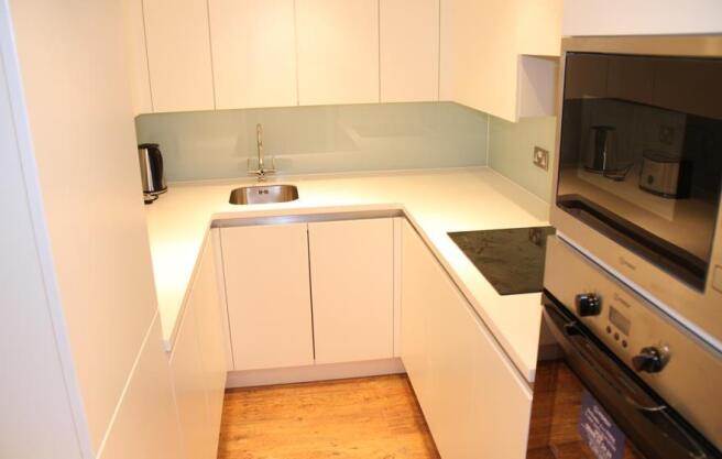 3 bed Flat to rent Image 6