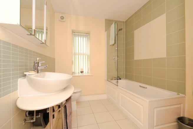 2 bed Apartment for sale Image 12