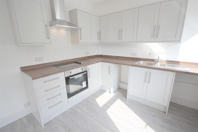 2 bed Semi-Detached to rent Image 11
