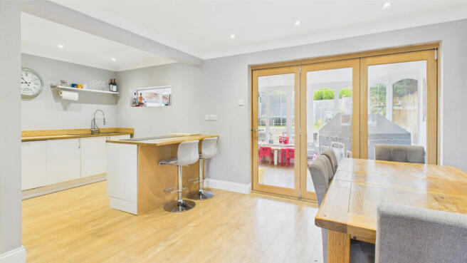 CAM04968G0-PR0044-STILL006