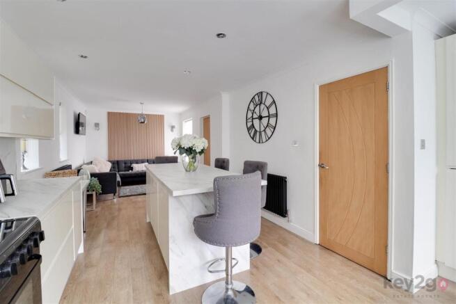4 bed Detached for sale Image 5