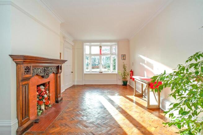 Communal Entrance Hall 1.jpg