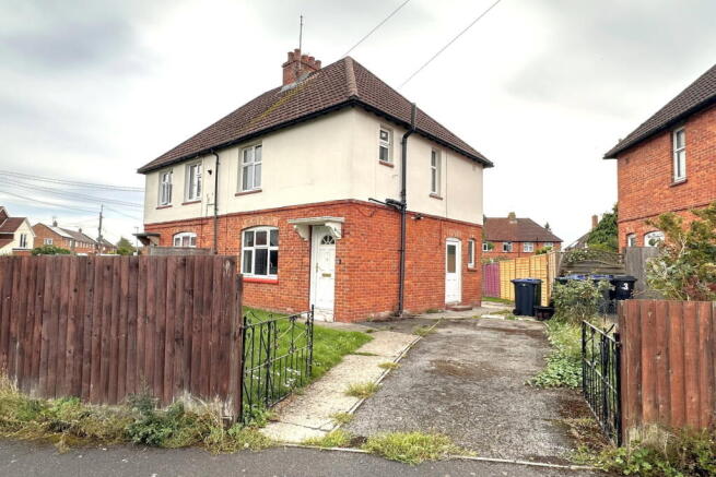 3-bed semi-detached on Kingsley Road, Devizes, Wiltshire, SN10 3DQ, £185,000
