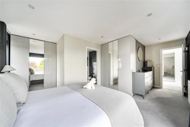 5 bed Detached for sale Image 6