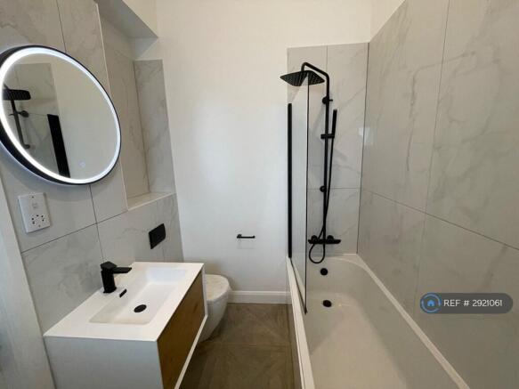 3 bed Terraced to rent Image 5