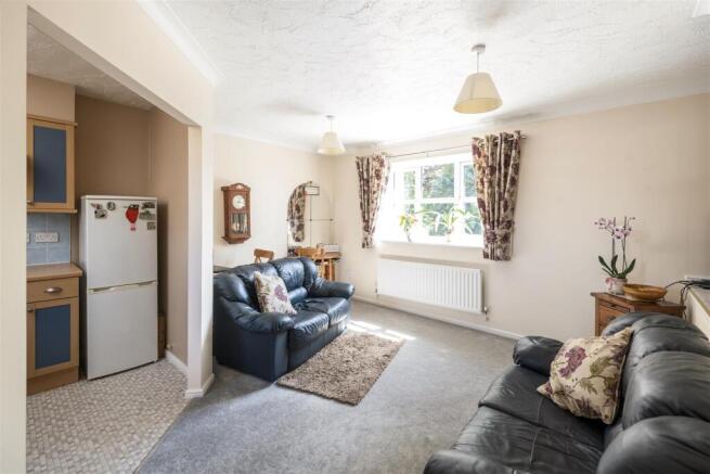 Regents Mews, Horley, Surrey photo 4