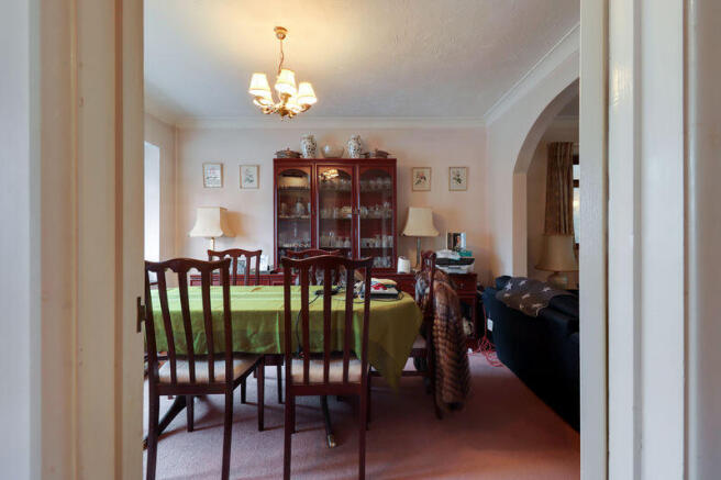 Edward Road, Windlesham photo 3