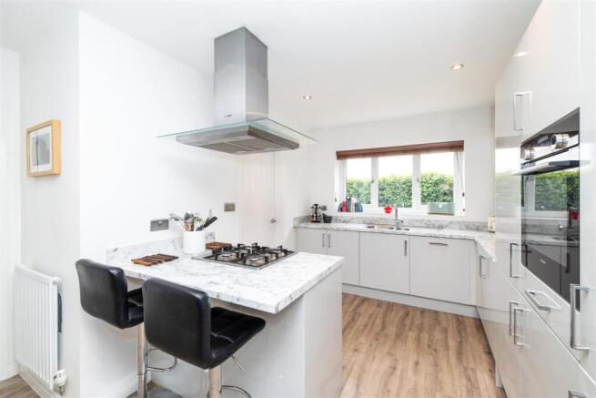 4 bed Detached for sale Image 4