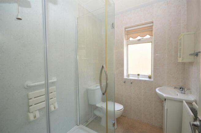 BATHROOM/SHOWER ROOM