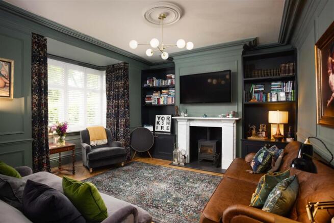 5 bed Semi-Detached for sale Image 2