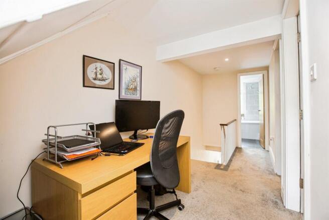 3 bed Terraced for sale Image 12