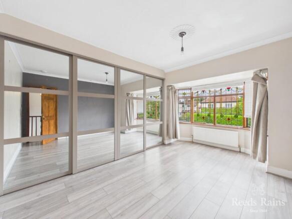 4 bed Semi-Detached for sale Image 11