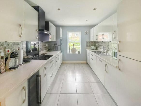4 bed Semi-Detached for sale Image 7