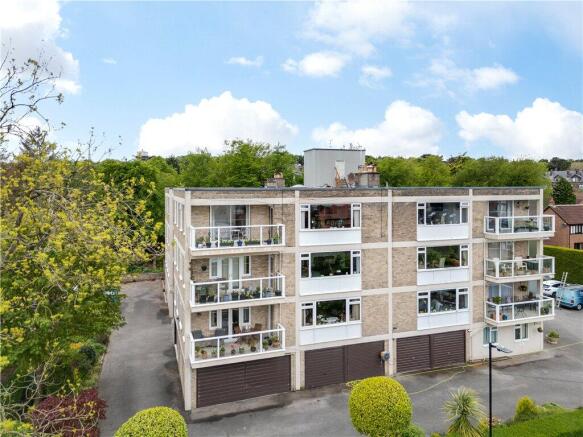 3-bed flat on Harlow Oval, Harrogate, North Yorkshire, HG2, £325,000
