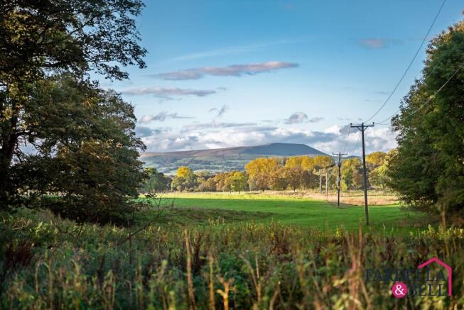 Park Road, Cliviger, BB10 photo 4