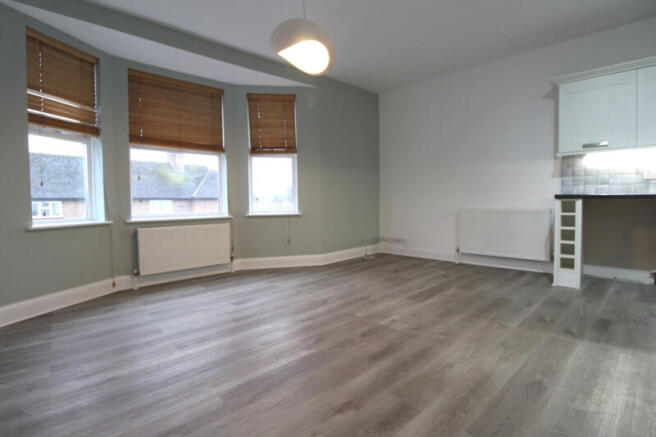 398_lounge pic 1.JPG