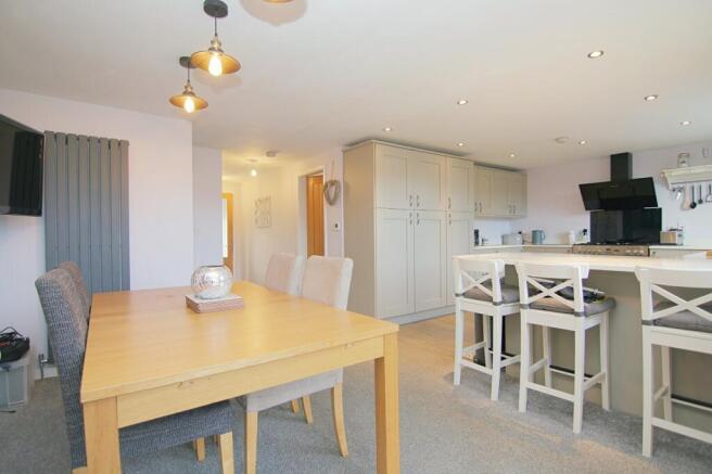 4 bed Detached for sale Image 10