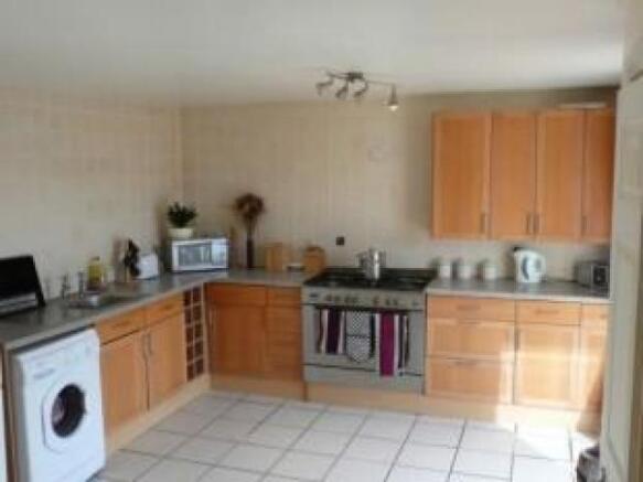 KITCHEN/DINING ROOM