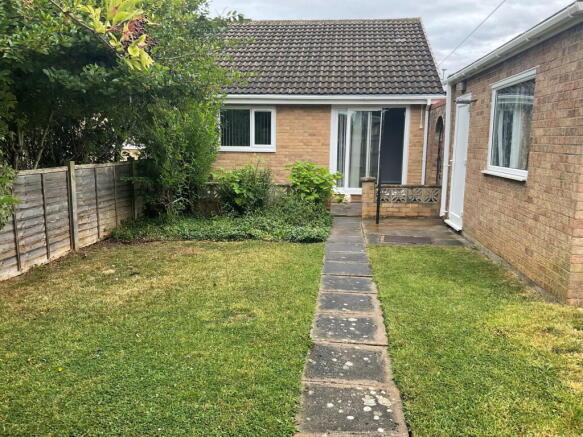 2 bed Semi-Detached Bungalow to rent Image 4