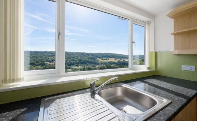 4 bed Detached for sale Image 5