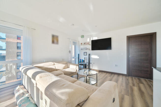 1393643-19-695bb1...