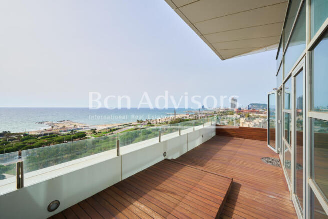 extraordinario-atico-con-terraza-y-vistas-al-ma...