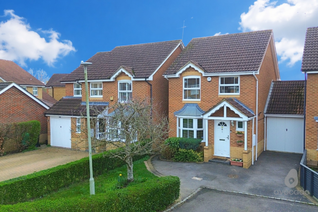 3-bed detached on Master Close, Woodley, Reading, Berkshire, RG5, £525,000