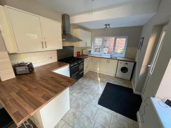 5 bed House Share to rent Image 5