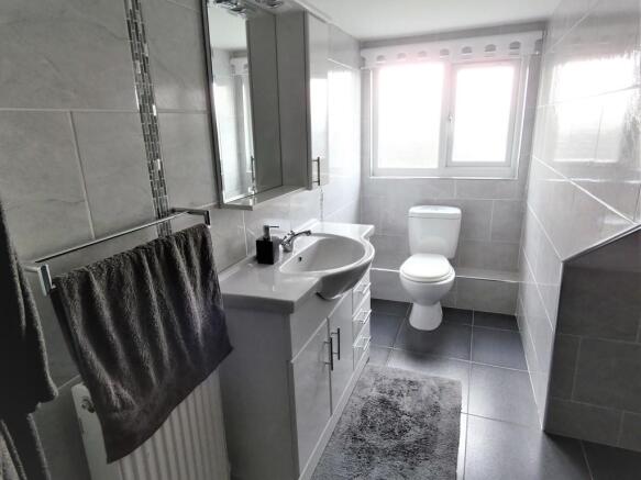 Master Bedroom En...