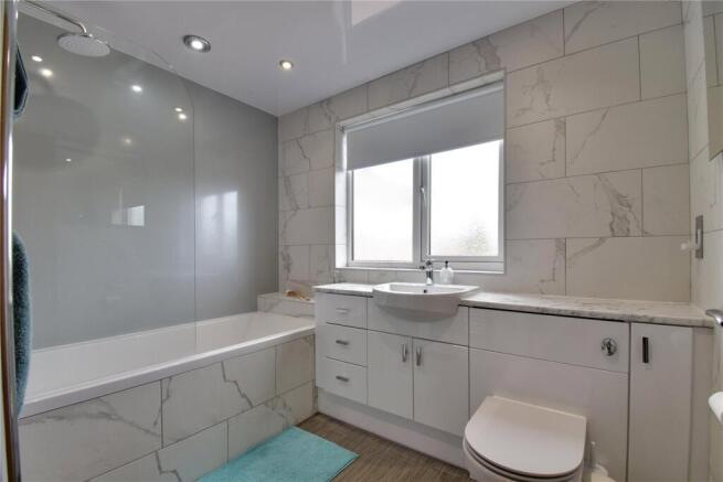 4 bed Detached for sale Image 8