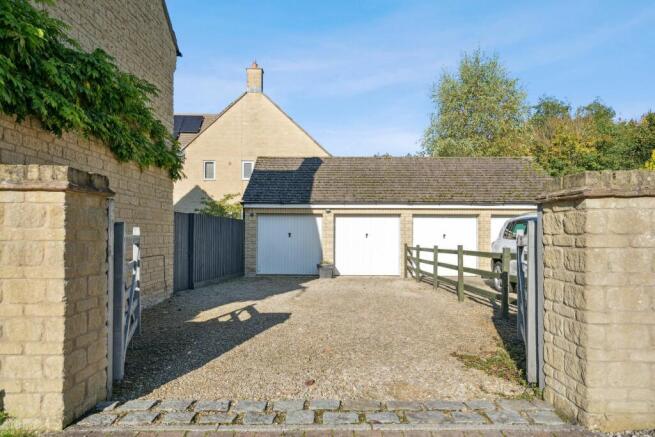 Garage/Parking