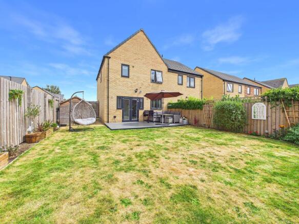 3 bed Semi-Detached for sale Image 3