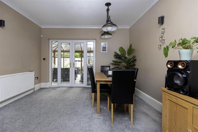 4 bed Semi-Detached for sale Image 9