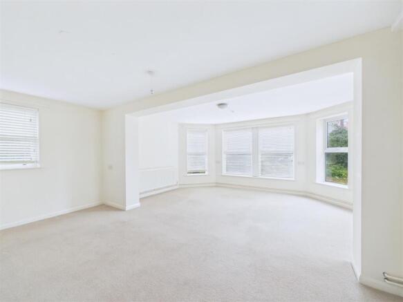 4 bed Detached for sale Image 5