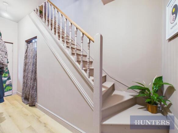 4 bed Semi-Detached to rent Image 8