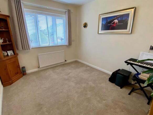 2 bed Semi-Detached Bungalow for sale Image 10