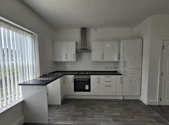 2 bed Terraced to rent Image 8