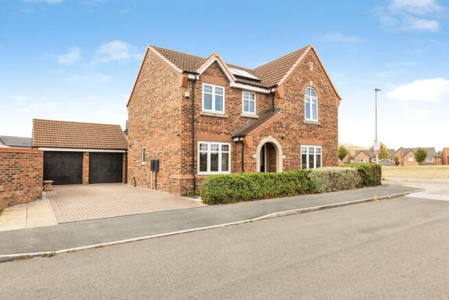 4 bed Detached for sale in pontefract