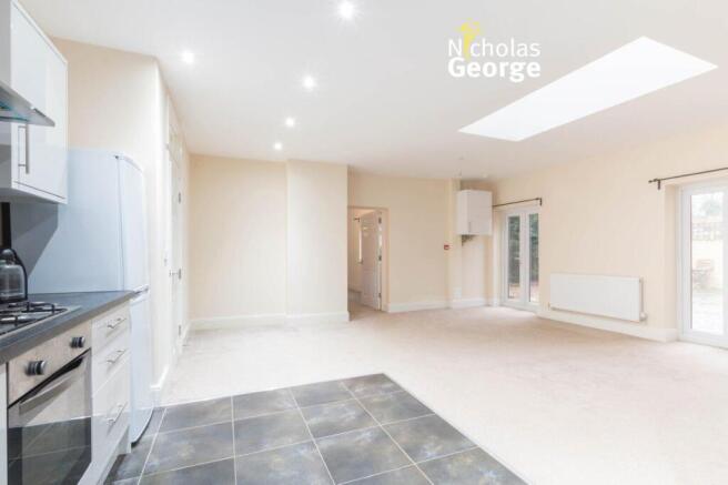 Church rd 83 flat 3 lounge.jpg