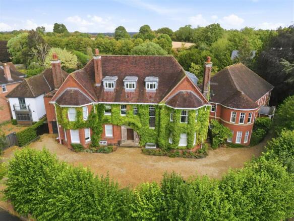Stratford Court